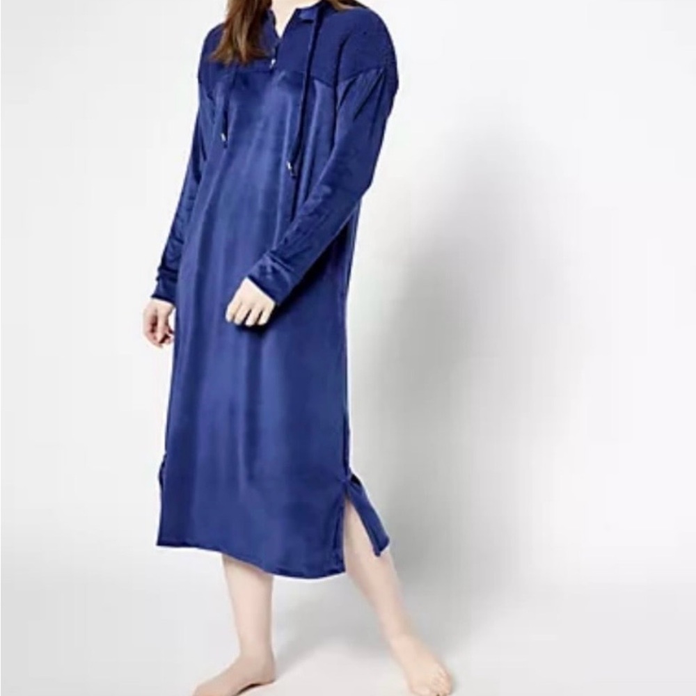 NWT Cuddl Duds Navy Hooded Robe